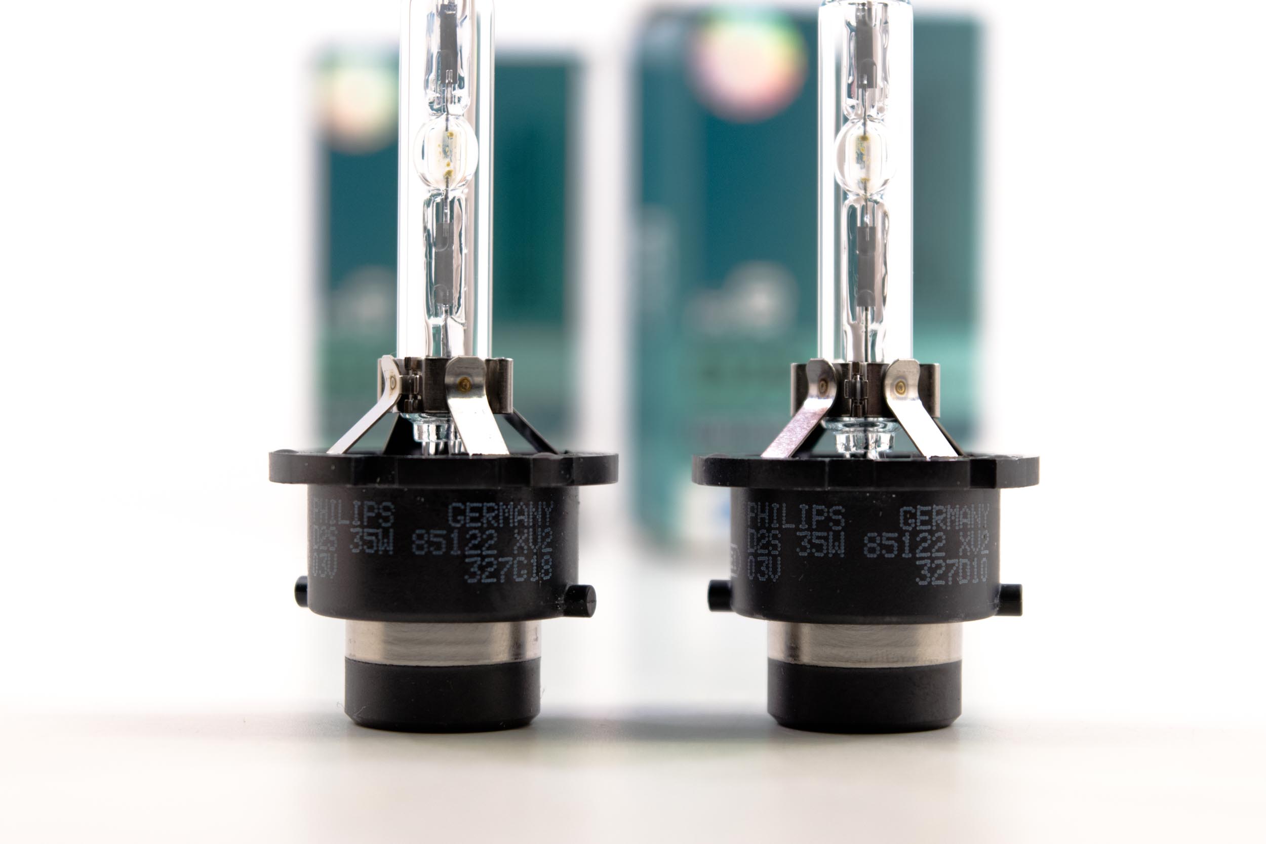 D2S 4800K HID Bulbs: Philips 85122 XV2 Xtreme Vision | HR B101